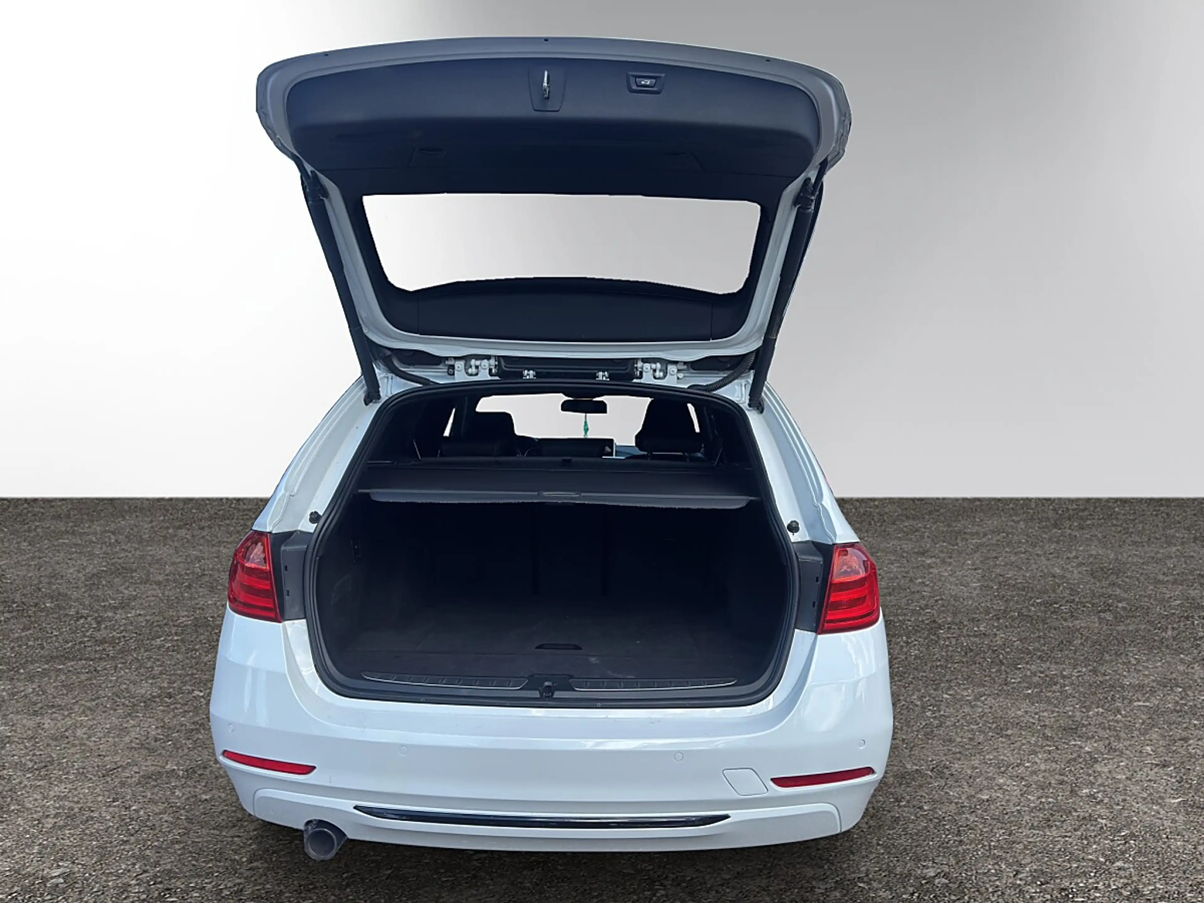 BMW 316 d Touring — photo 11