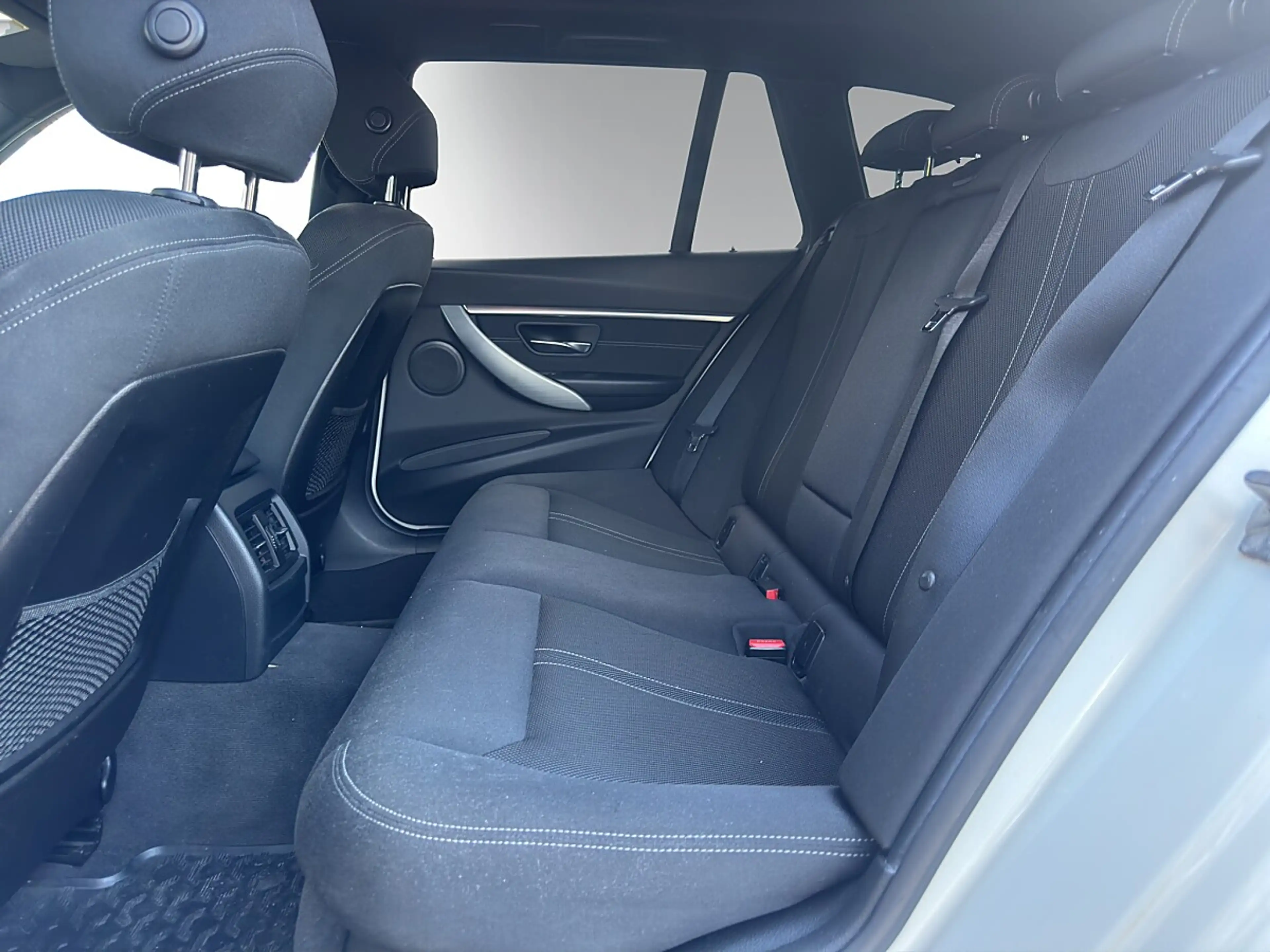 BMW 316 d Touring — photo 10