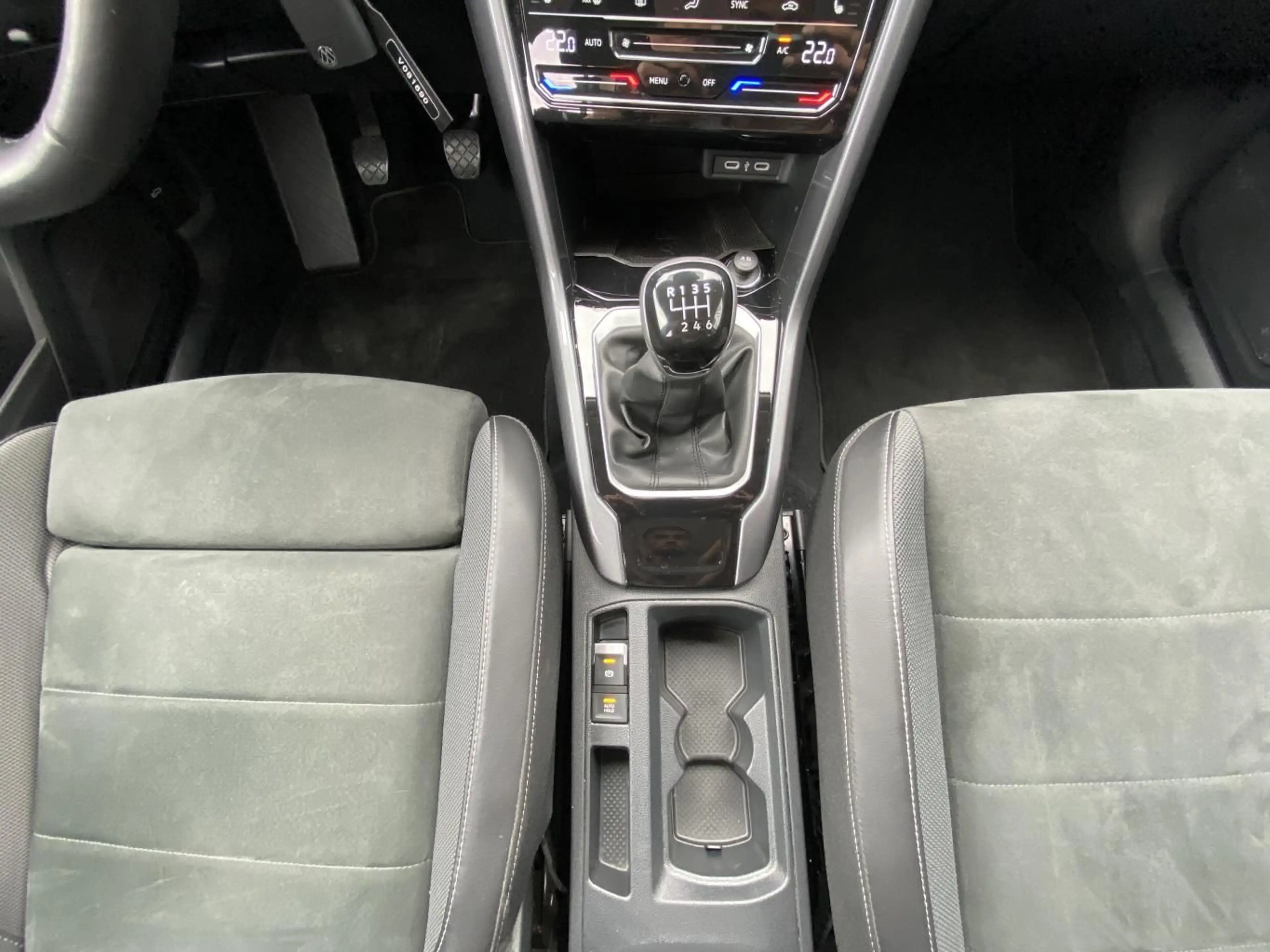 Volkswagen T-Roc 1.5 TSI Style APP-CONNECT+ACC+LANE-ASSIST+ — photo 5
