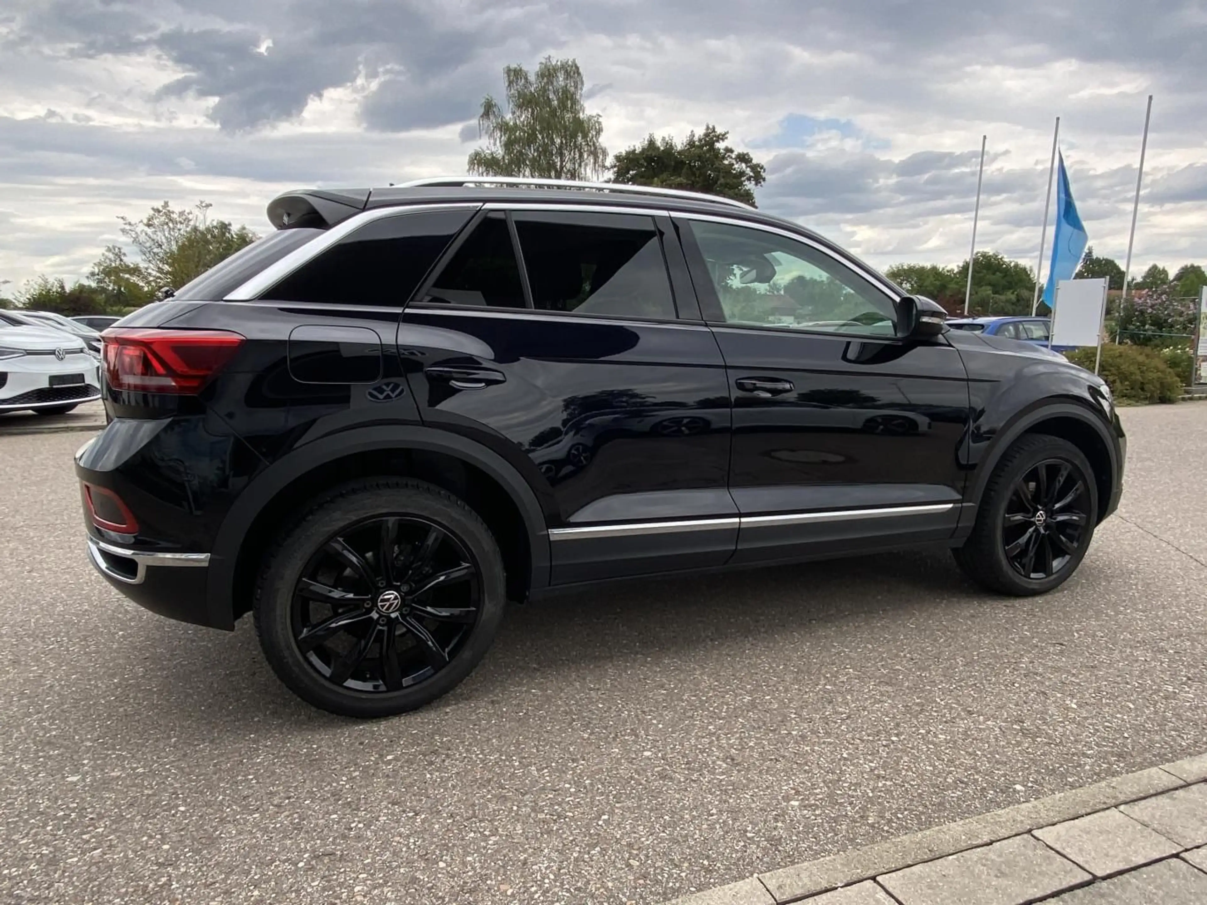 Volkswagen T-Roc 1.5 TSI Style APP-CONNECT+ACC+LANE-ASSIST+ — photo 11