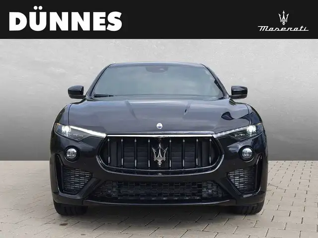 Maserati Levante view 5