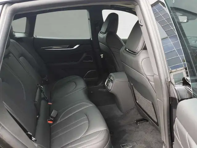 Maserati Levante view 8