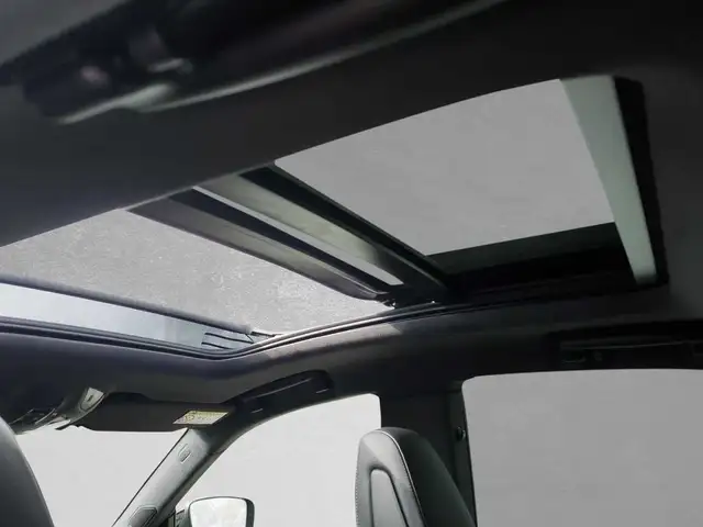 Maserati Levante view 10