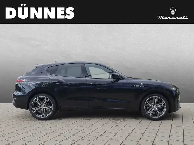 Maserati Levante view 3