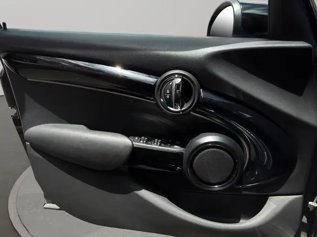 Mini Hatch view 15