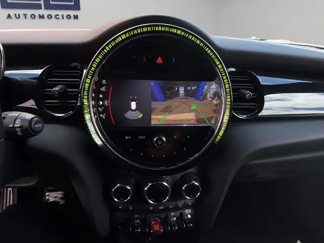 Mini Hatch view 14