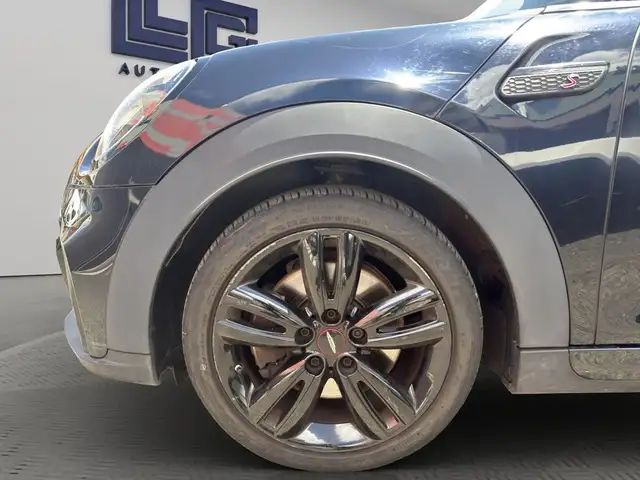 Mini Hatch view 10