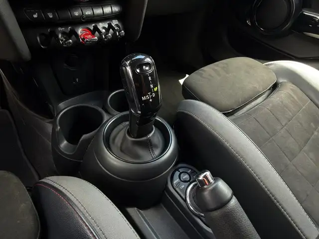 Mini Hatch view 13