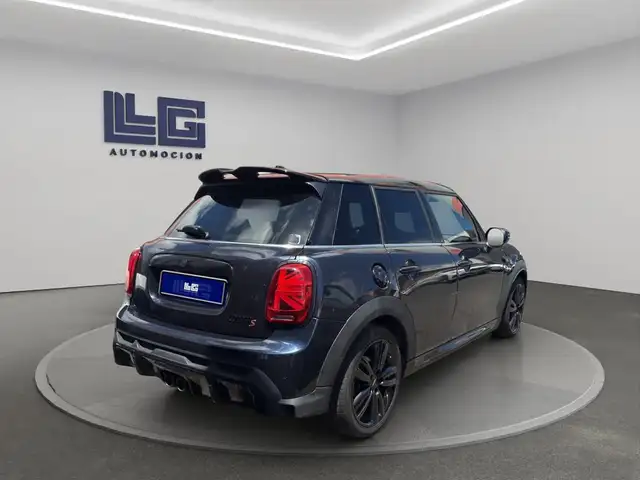 Mini Hatch view 6