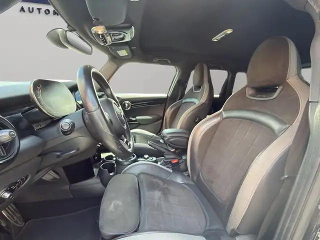 Mini Hatch view 11