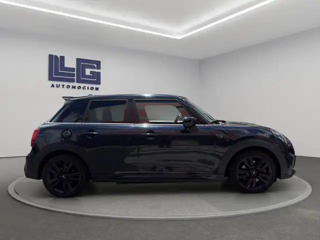 Mini Hatch view 5