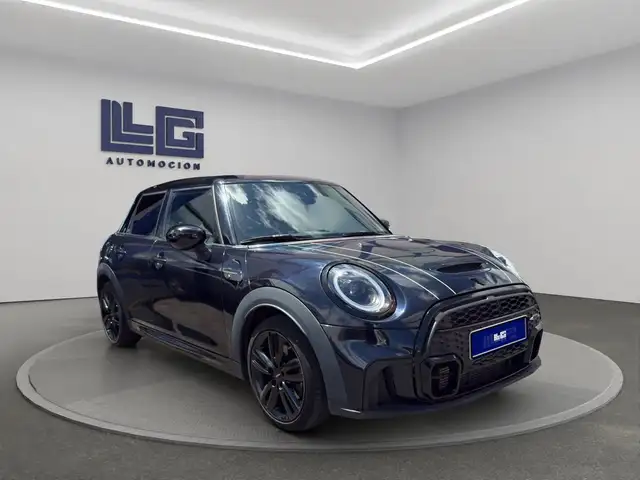 Mini Hatch view 4
