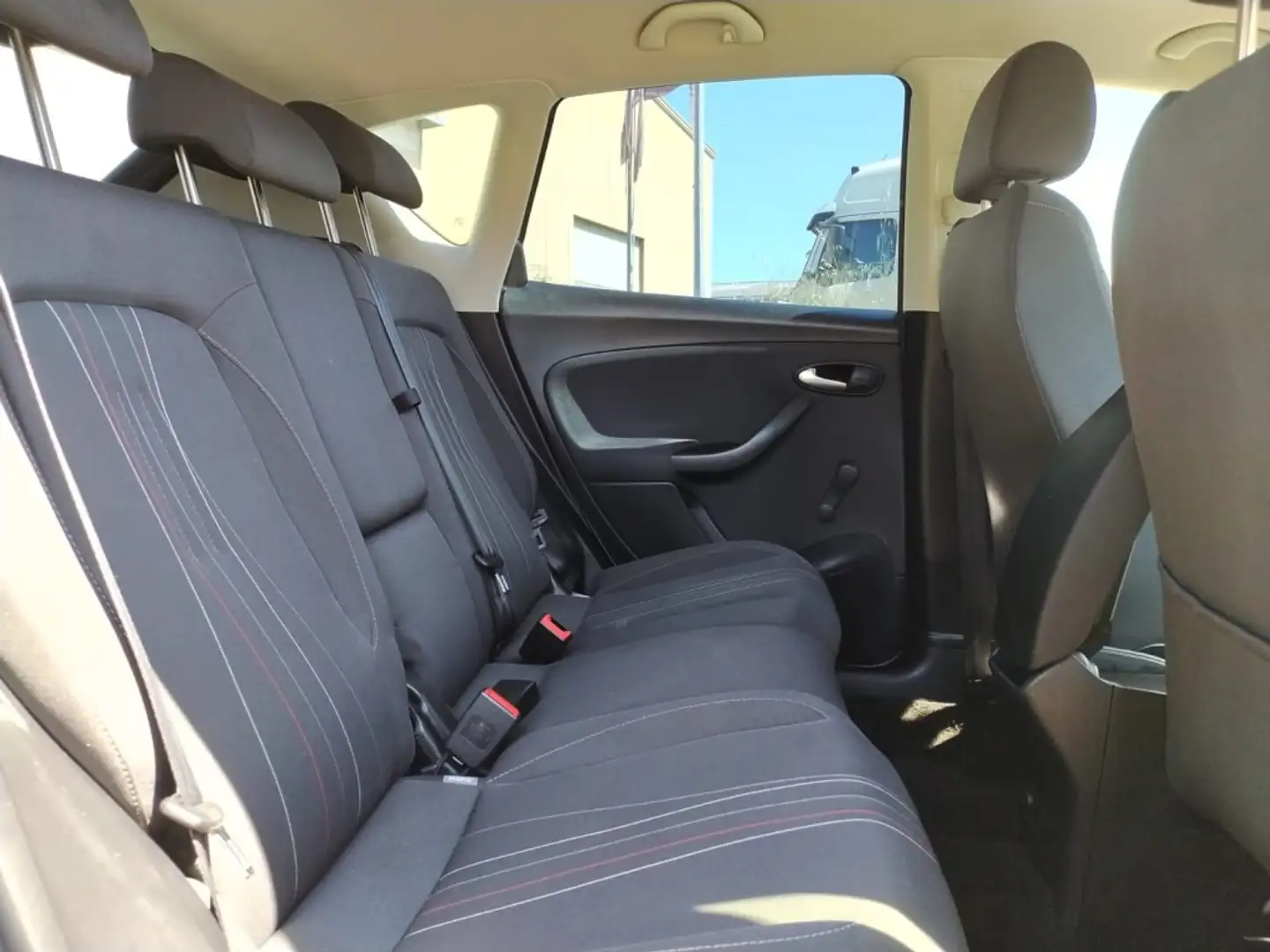 SEAT Altea 1.6 TDI 105CV 5P Gris - 2