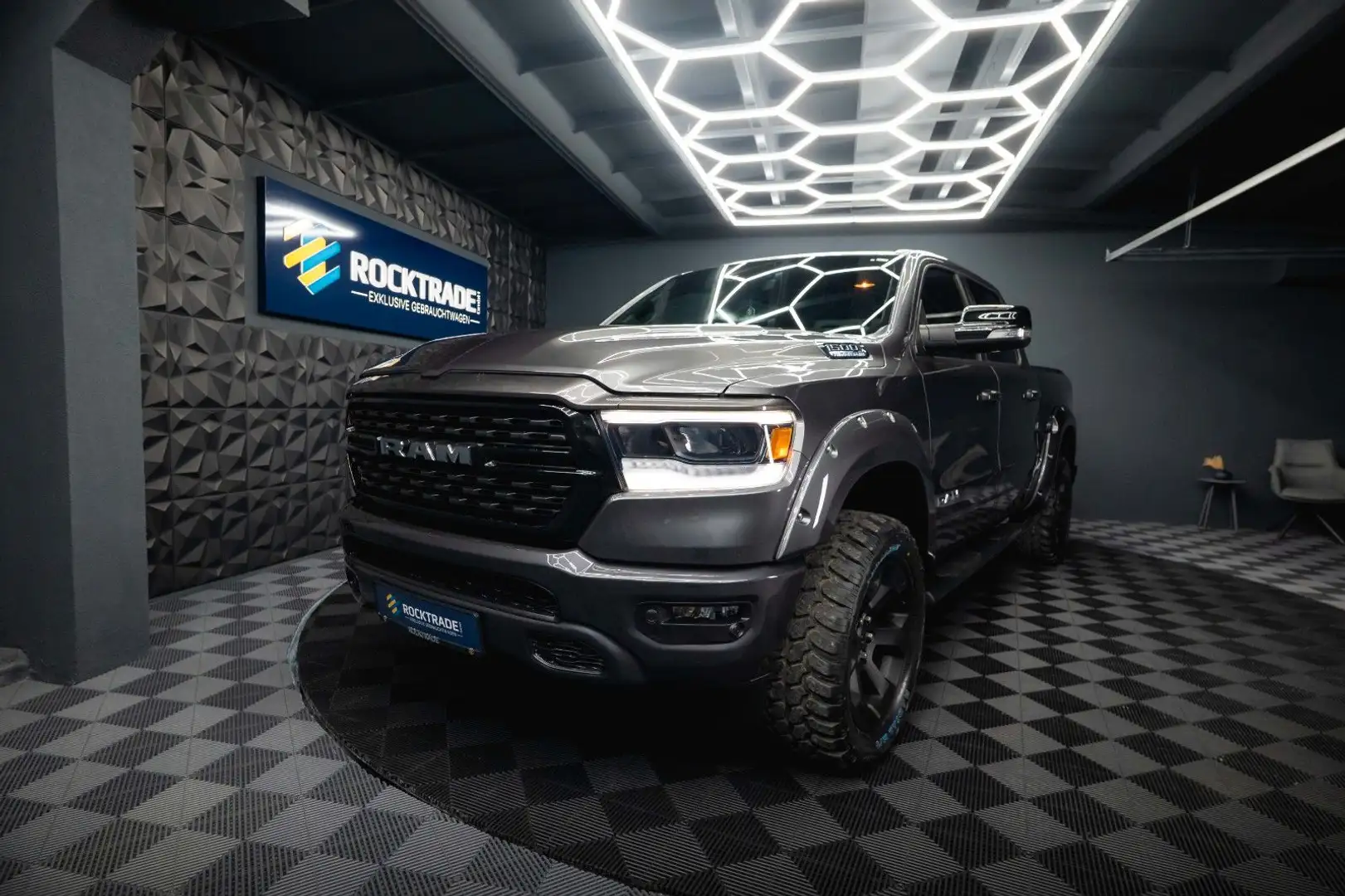 Dodge RAM 5.7 V8 HEMI 4x4 OFFROAD Night-Paket *LED*19% Gris - 1