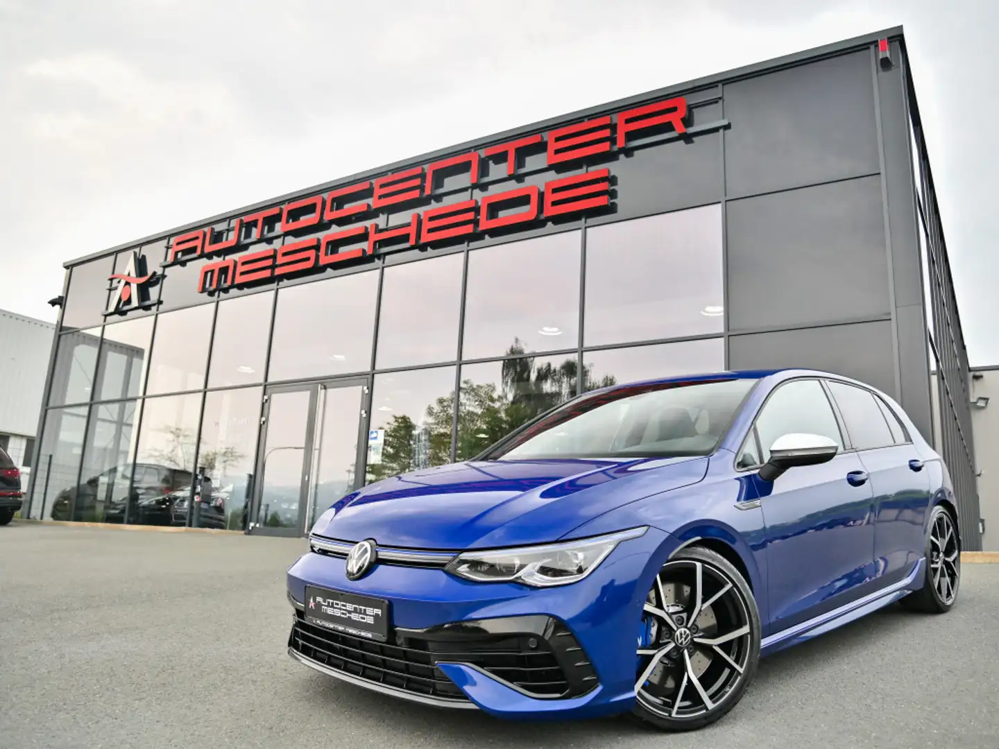 Volkswagen Golf VIII 8 R DSG 4Motion Navi* Matrix* DCC* 19 Azul - 1