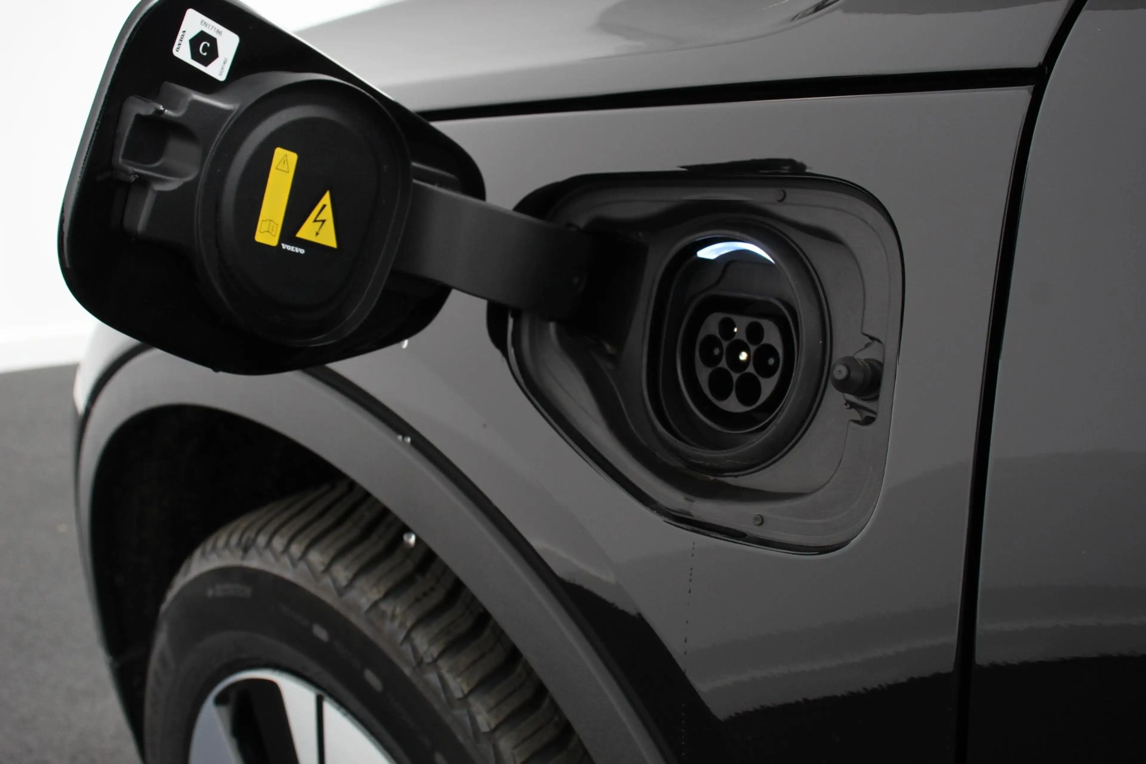 Volvo XC40 1.5 T5 Plug-in hybrid Plus Bright Navigatie Climat — photo 3