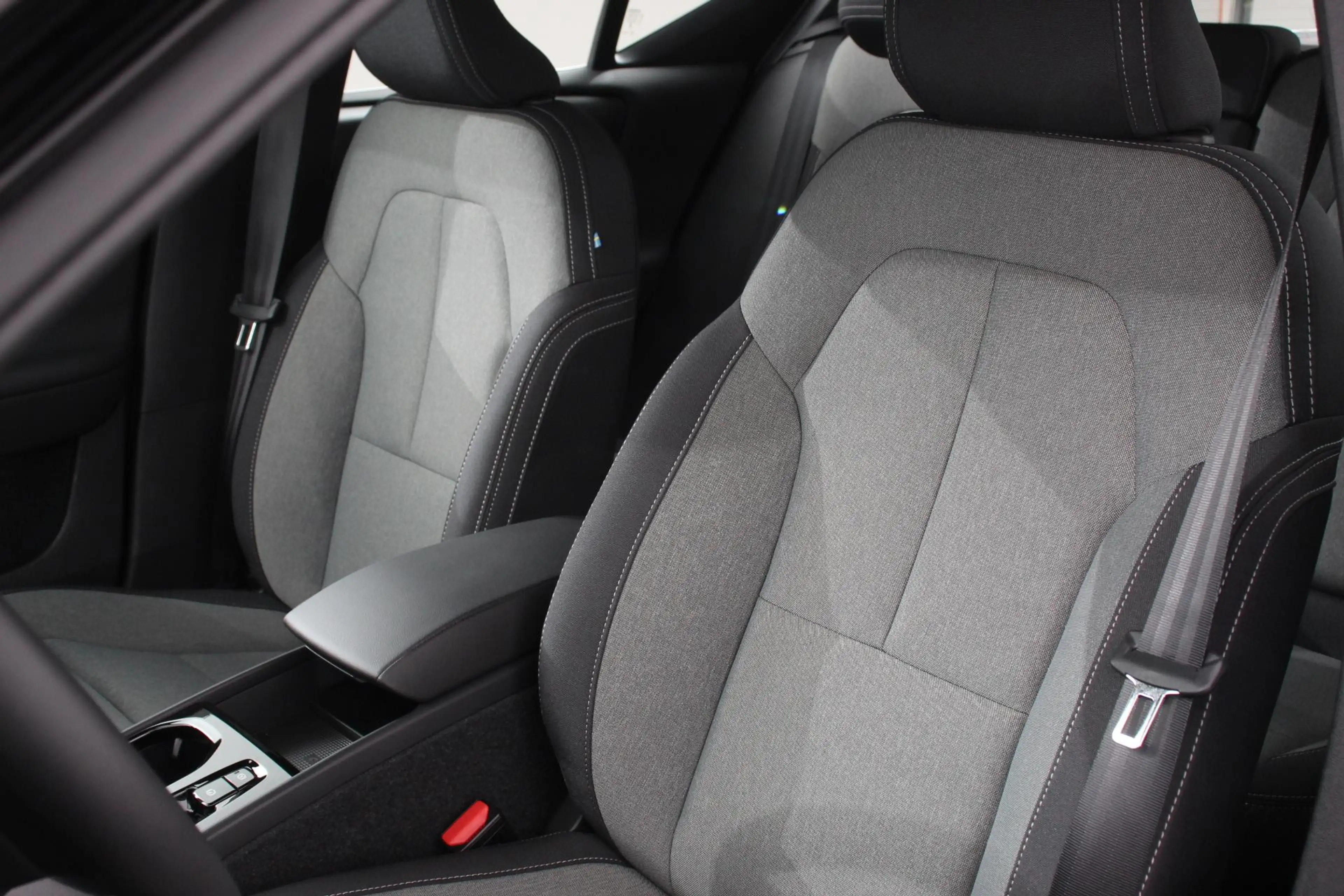 Volvo XC40 1.5 T5 Plug-in hybrid Plus Bright Navigatie Climat — photo 13