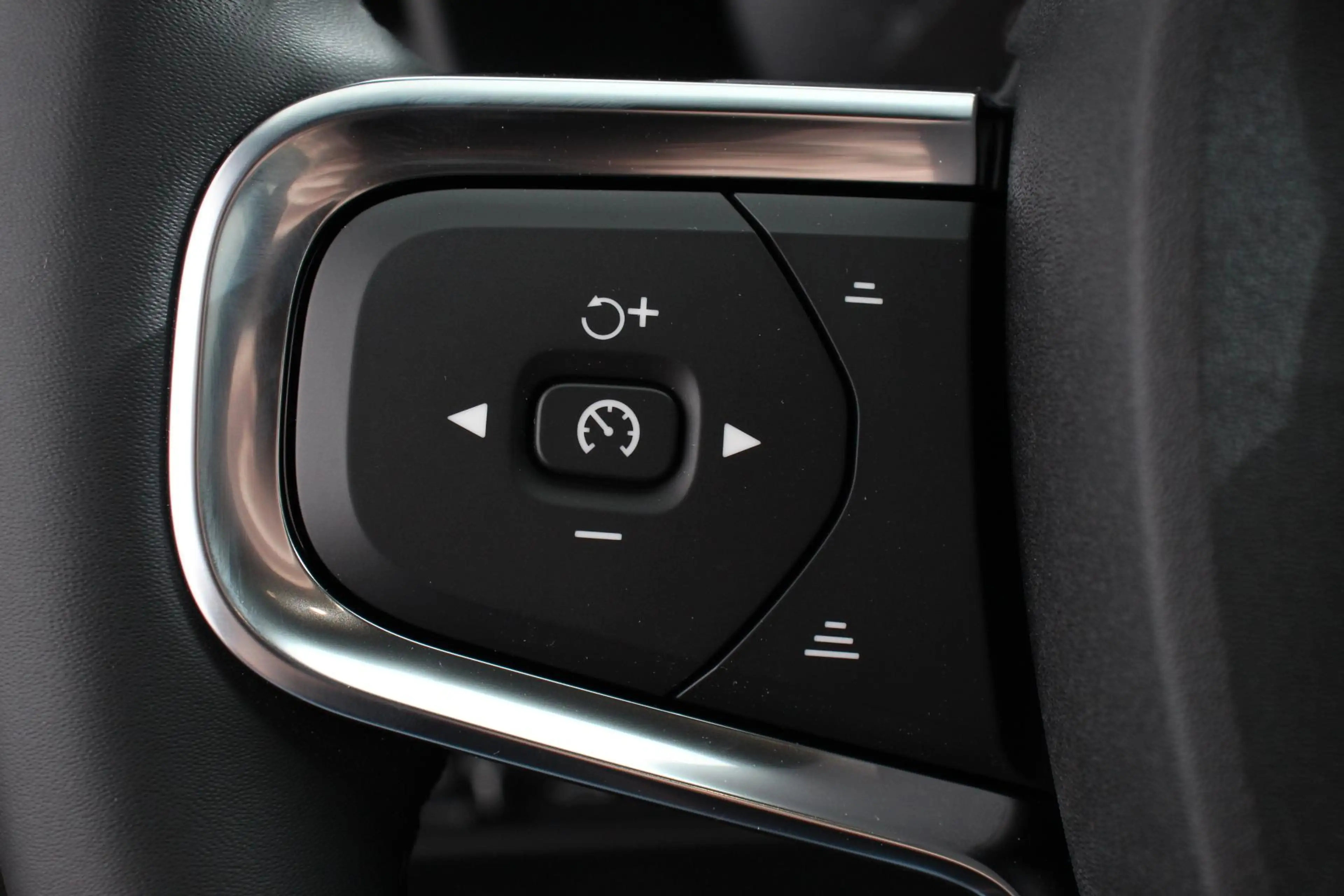 Volvo XC40 1.5 T5 Plug-in hybrid Plus Bright Navigatie Climat — photo 15