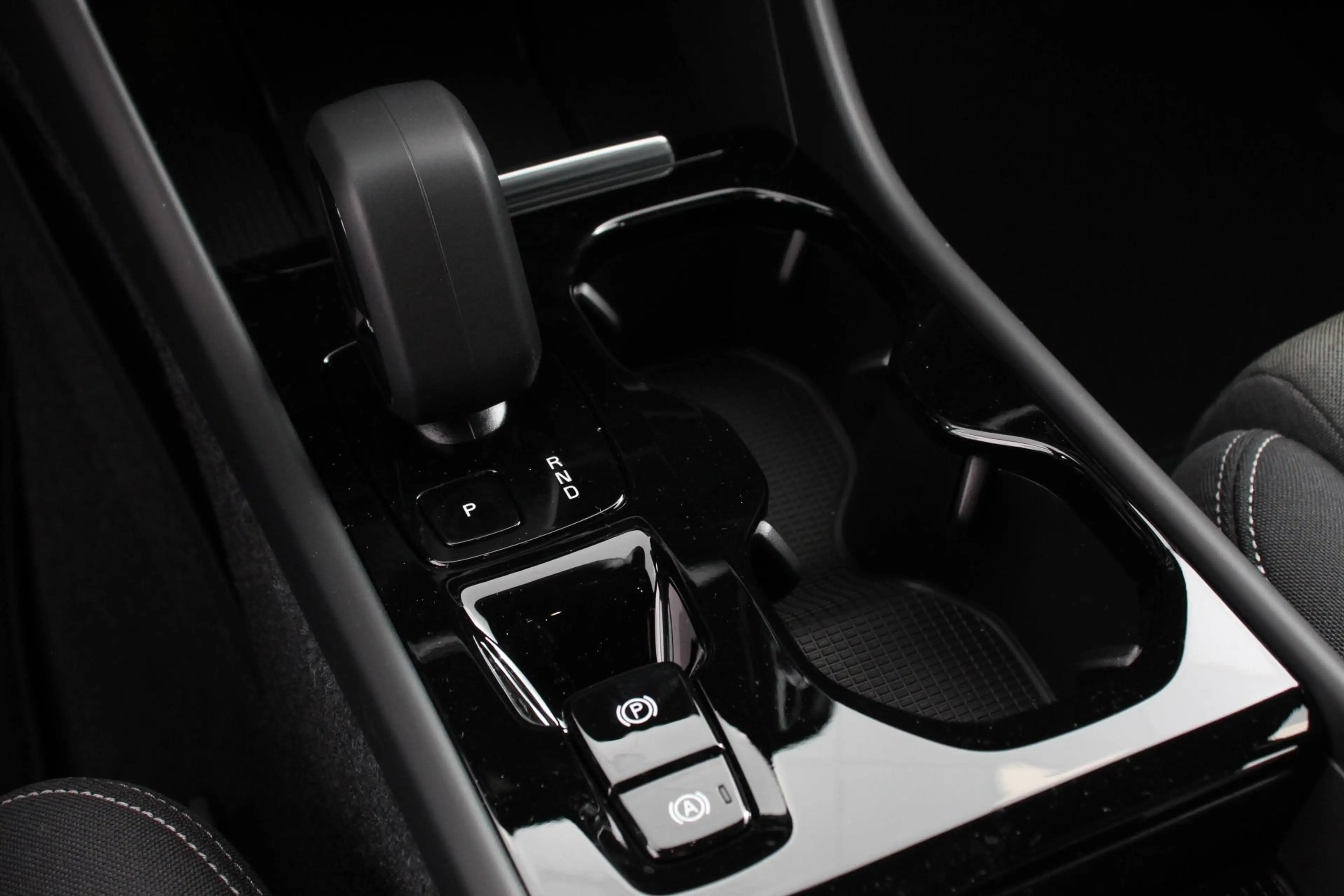 Volvo XC40 1.5 T5 Plug-in hybrid Plus Bright Navigatie Climat — photo 19