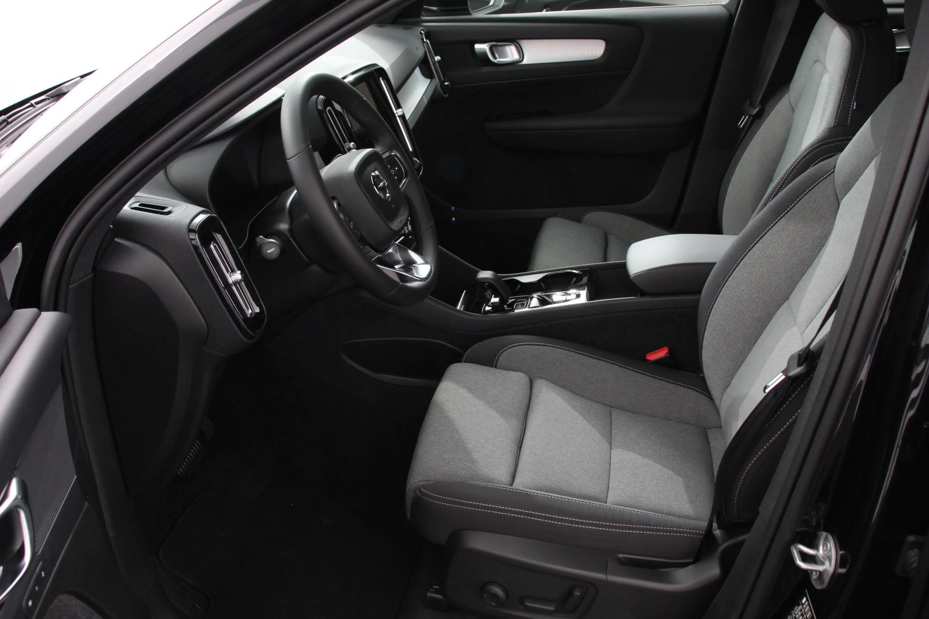 Volvo XC40 1.5 T5 Plug-in hybrid Plus Bright Navigatie Climat — photo 9