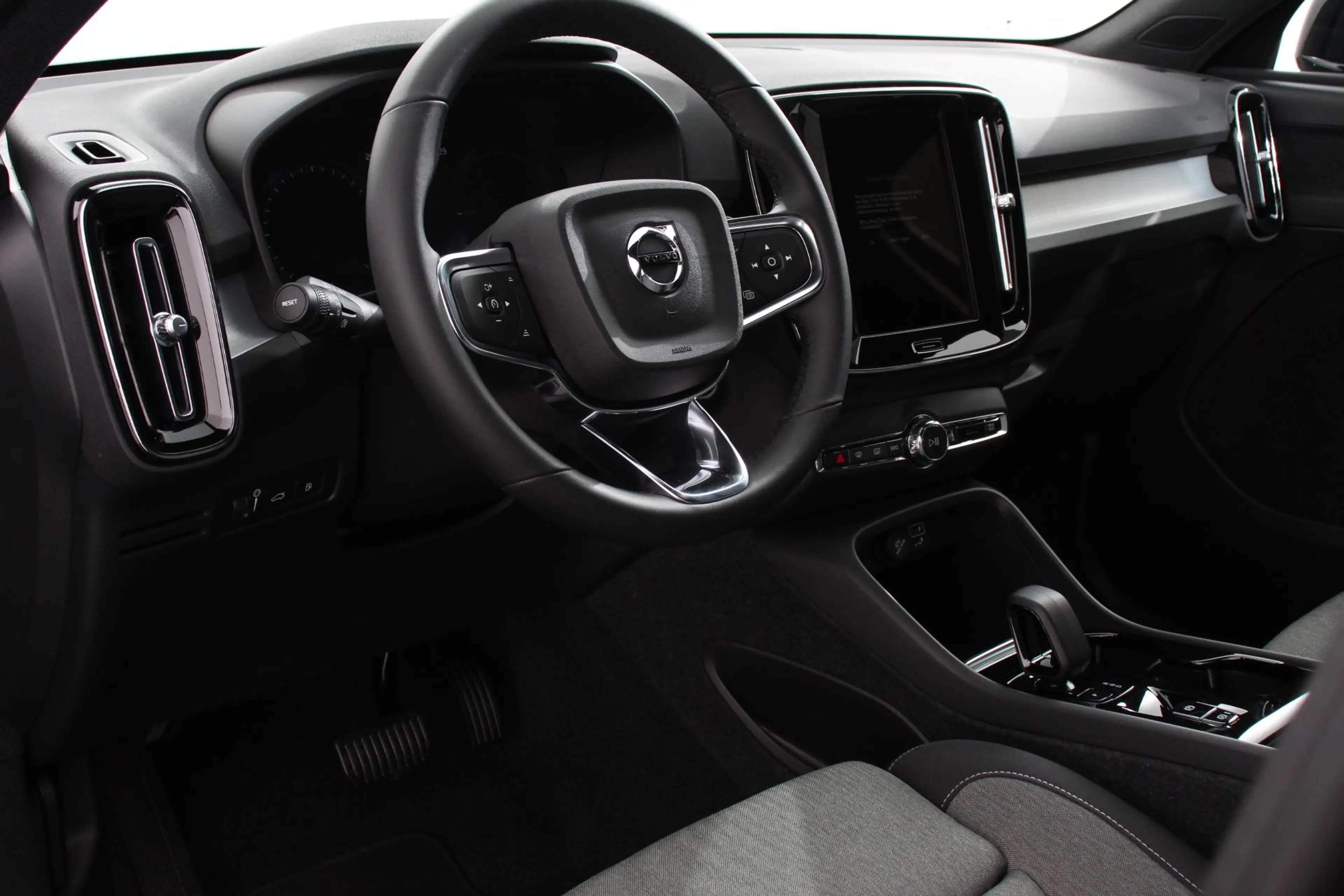 Volvo XC40 1.5 T5 Plug-in hybrid Plus Bright Navigatie Climat — photo 10