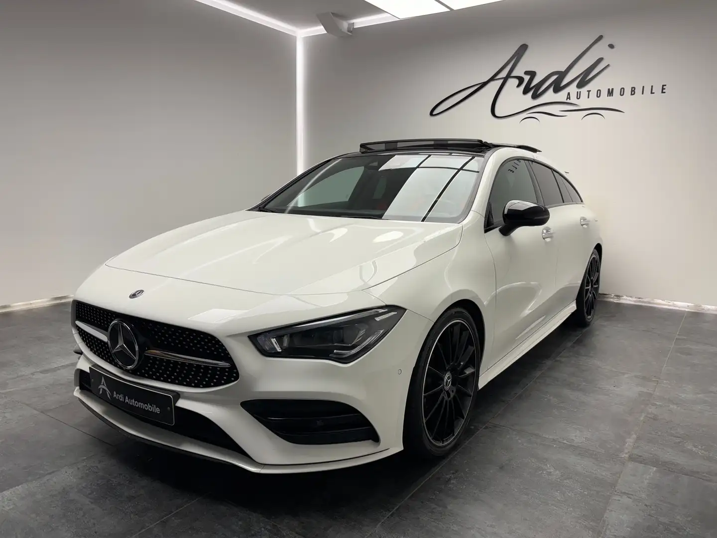 Mercedes-Benz CLA 180 *PACK AMG*CARPLAY*TOIT OUV*LED AMBIANCE*CAMERA* Blanc - 1