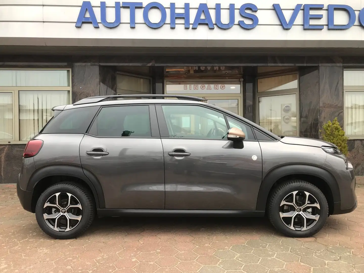 Citroen C3 Aircross C-Series 1,2 110 PS Grijs - 1