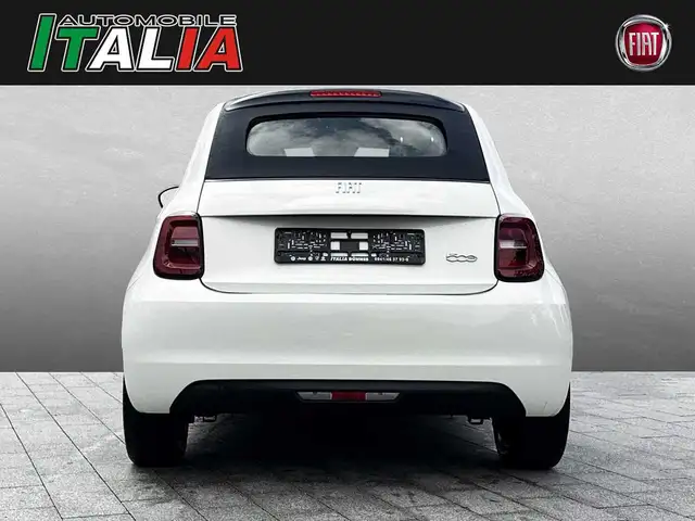 Fiat 500e view 4