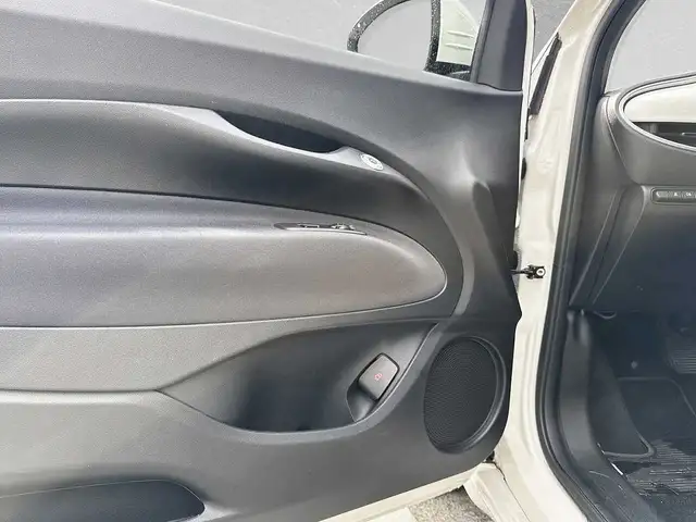 Fiat 500e view 5
