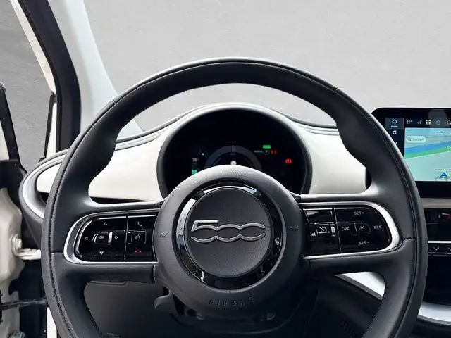 Fiat 500e view 11