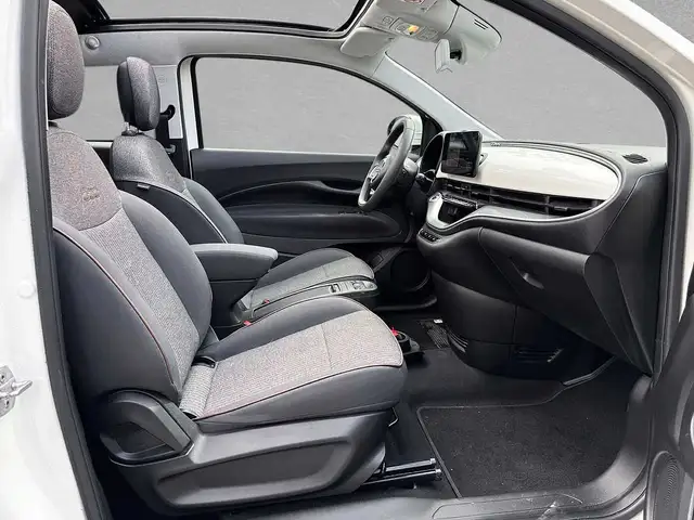 Fiat 500e view 6