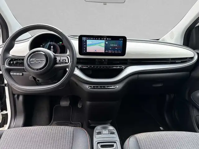 Fiat 500e view 7