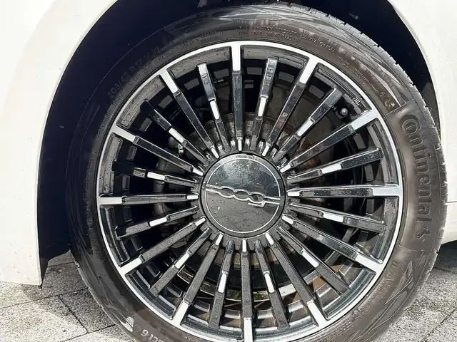 Fiat 500e view 9