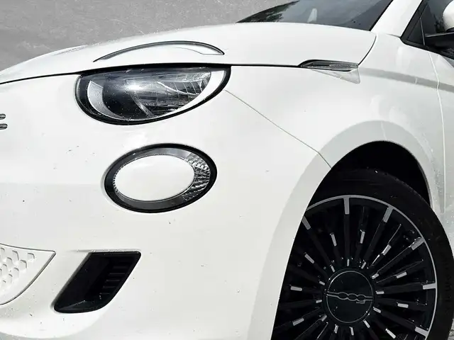 Fiat 500e view 13