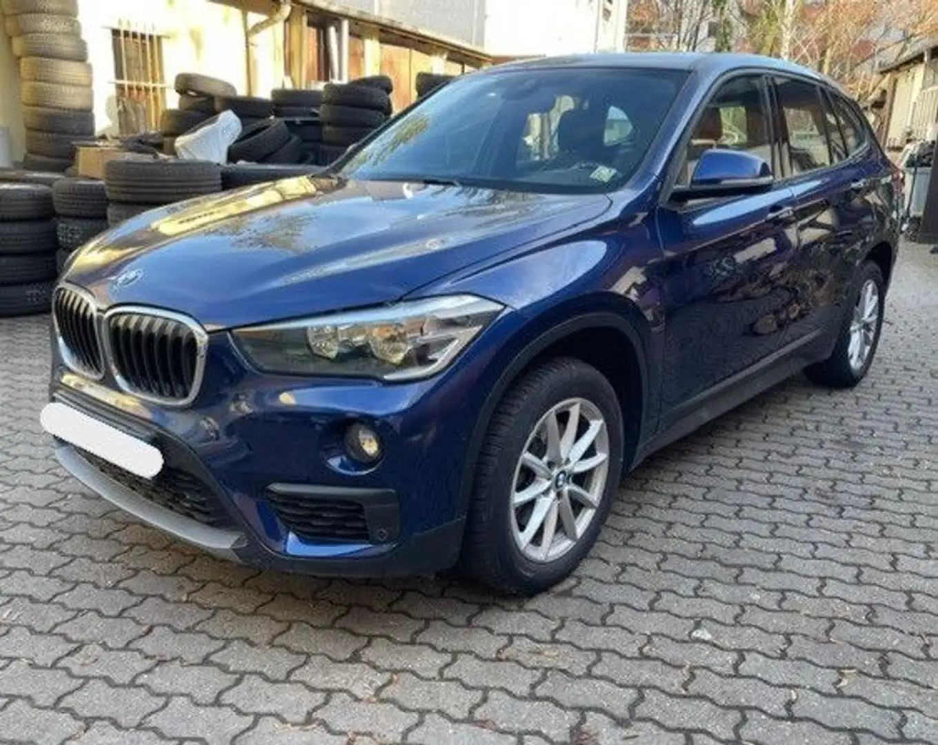 BMW X1 sDrive 18 i Advantage Blau - 2