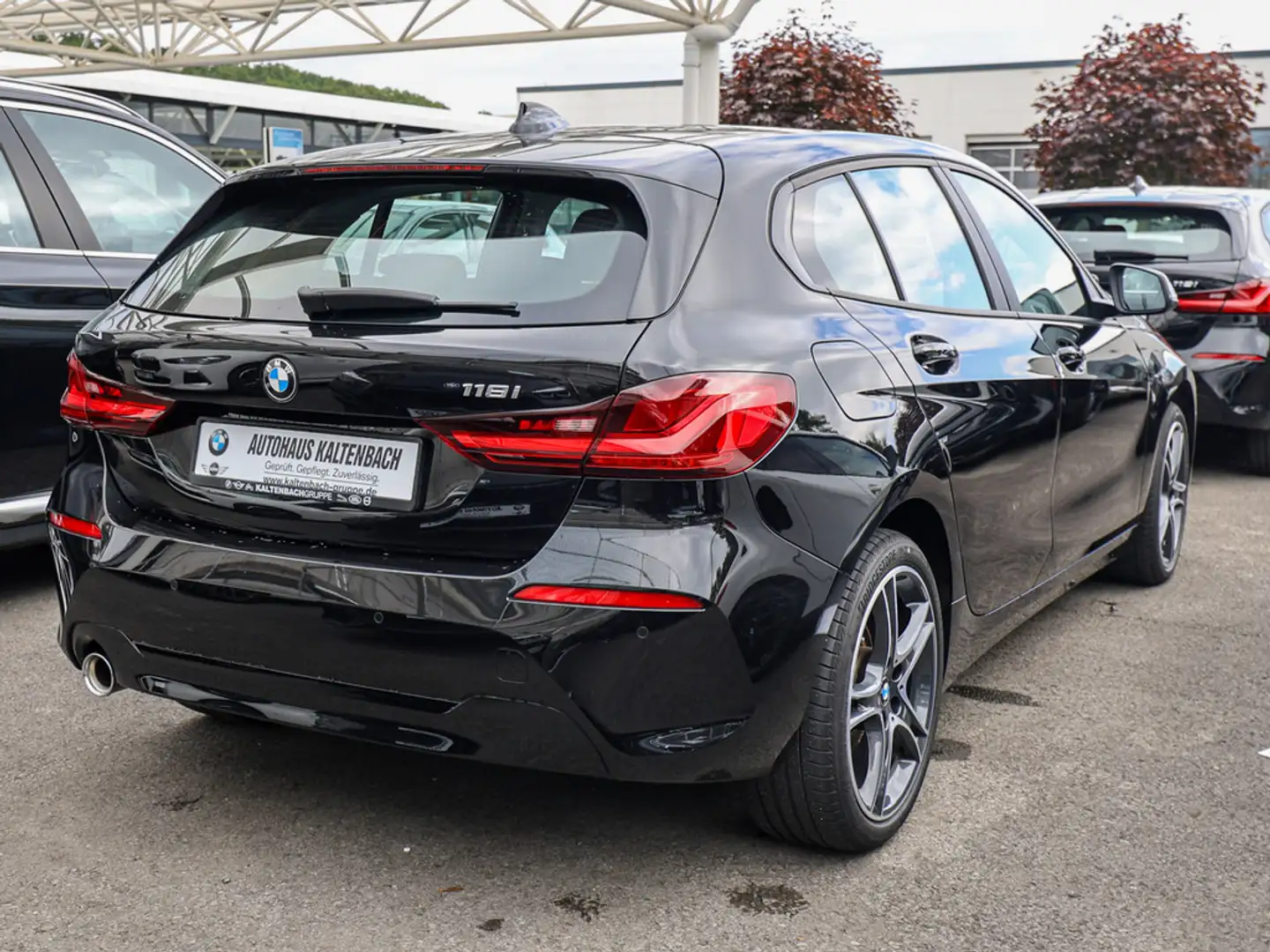 BMW 118 i Advantage LED W-LAN NAVI SHZ PDC KLIMA Noir - 2