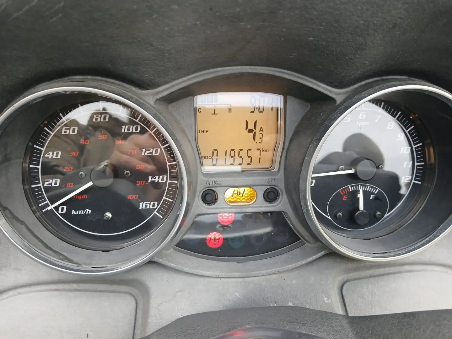 Piaggio MP3 250 I.E. Šedá - 2