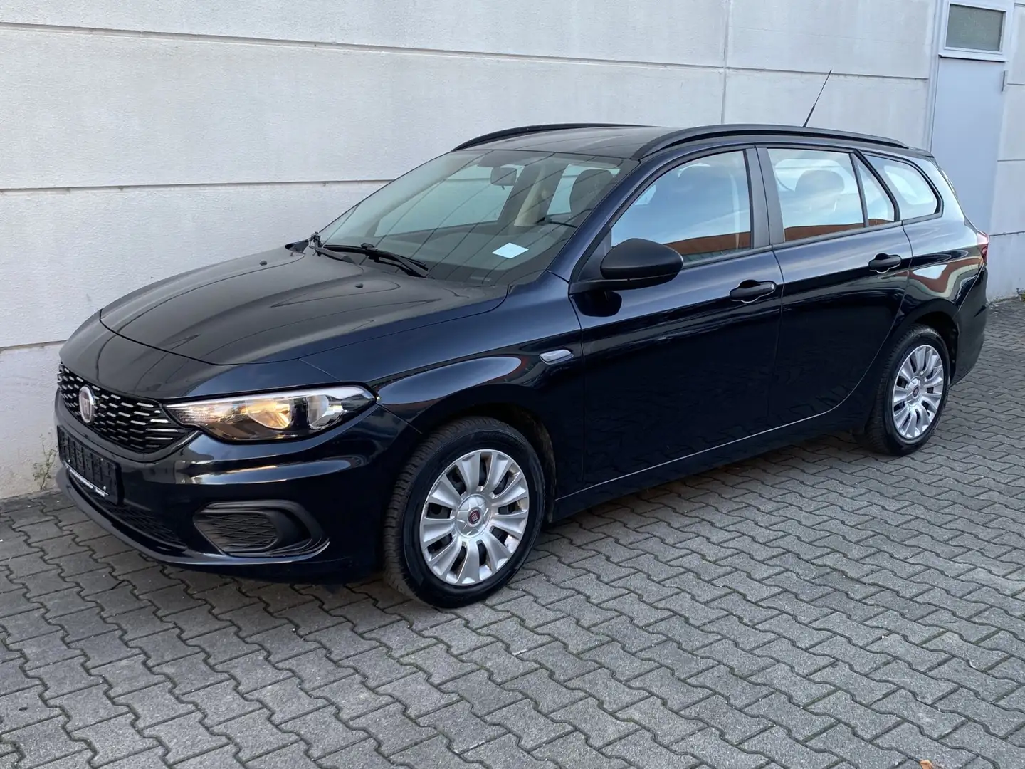 Fiat Tipo Kombi 1.4 T-Jet More Klima Tmat Schwarz - 2