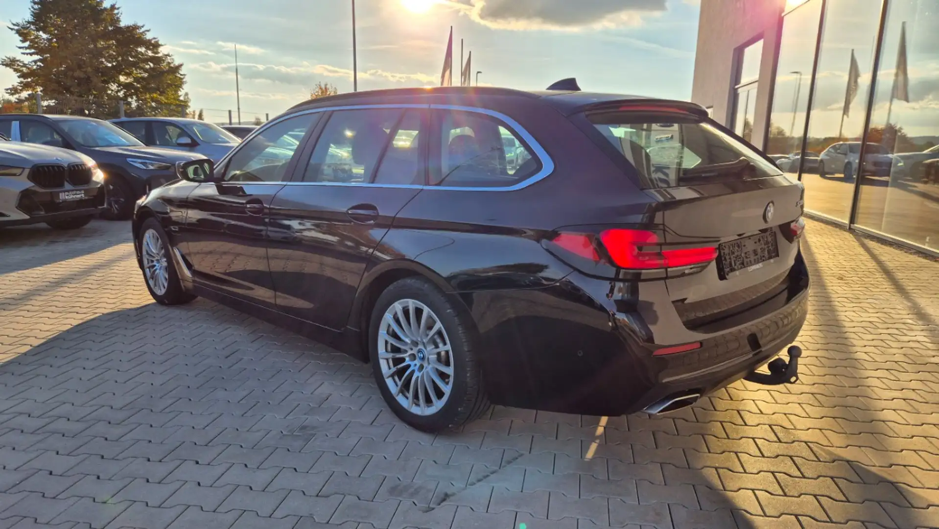 BMW 530 e Touring AHK/ParkA./SpurAss/StHzg/HUD/Lordose Schwarz - 2