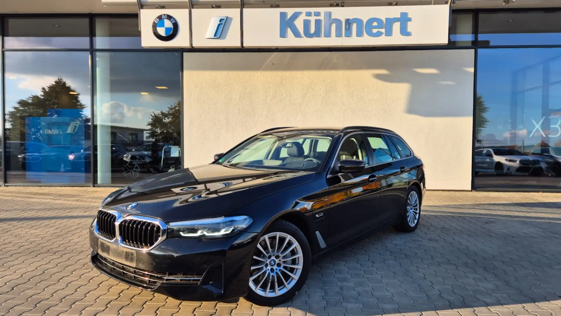 BMW 530 e Touring AHK/ParkA./SpurAss/StHzg/HUD/Lordose Schwarz - 1