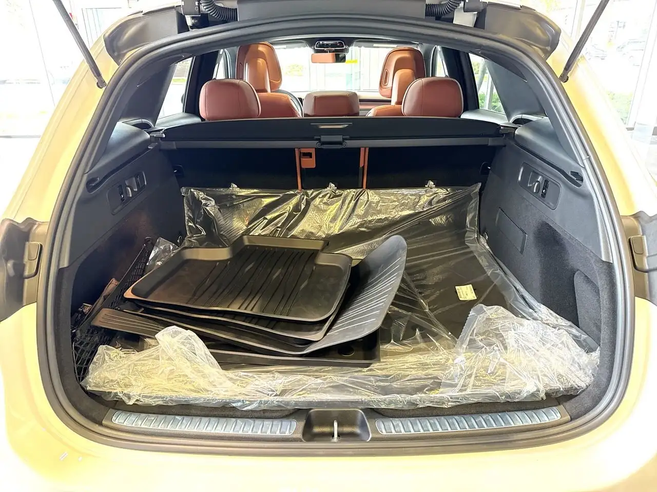 Mercedes-Benz GLC снимка Mercedes-Benz GLC