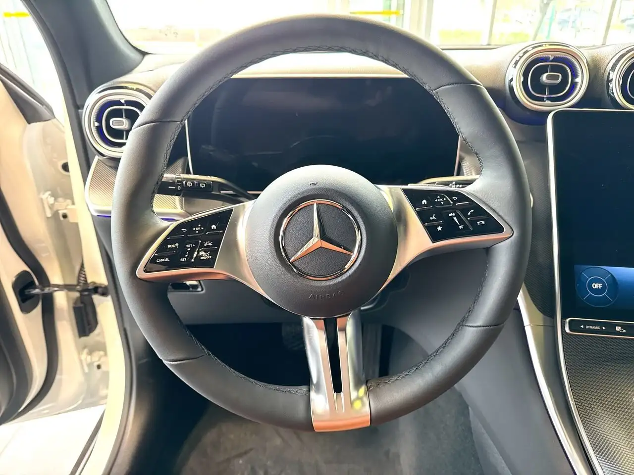 Mercedes-Benz GLC снимка Mercedes-Benz GLC
