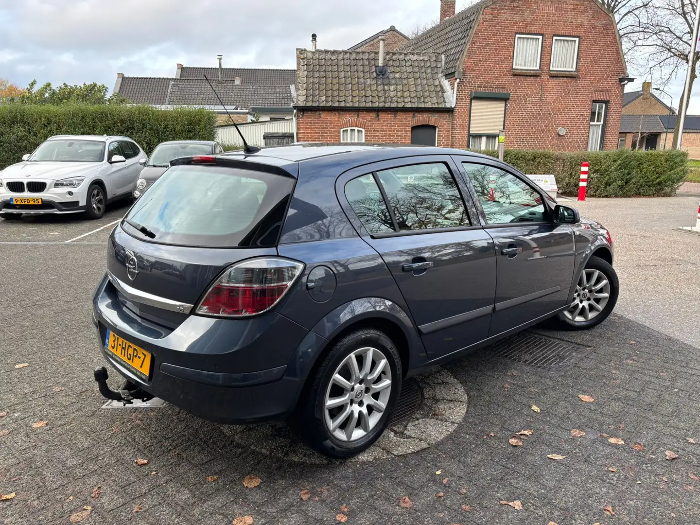 Opel Astra 1.6 Temptation,trekhaak. Gris - 2