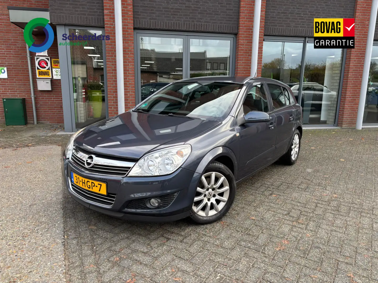 Opel Astra 1.6 Temptation,trekhaak. Gris - 1