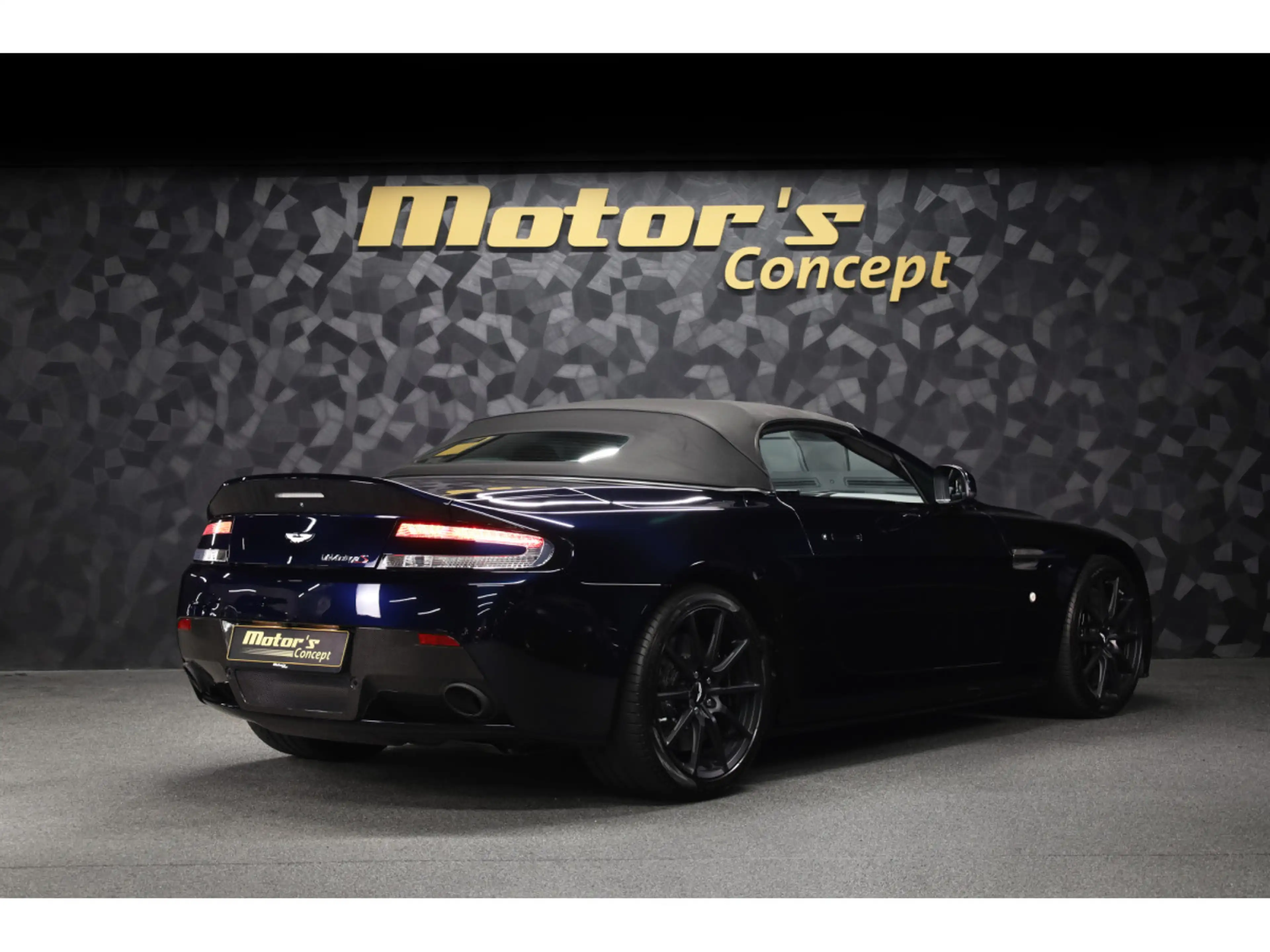 Aston Martin Vantage S V12 ROADSTER - Ultramarine Black — photo 3