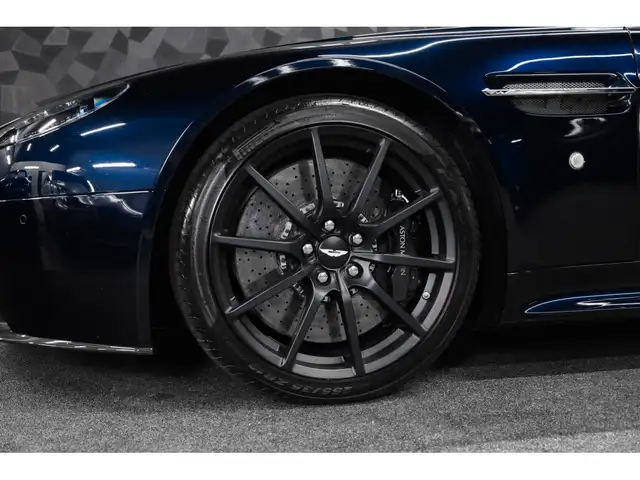 Aston Martin Vantage view 14
