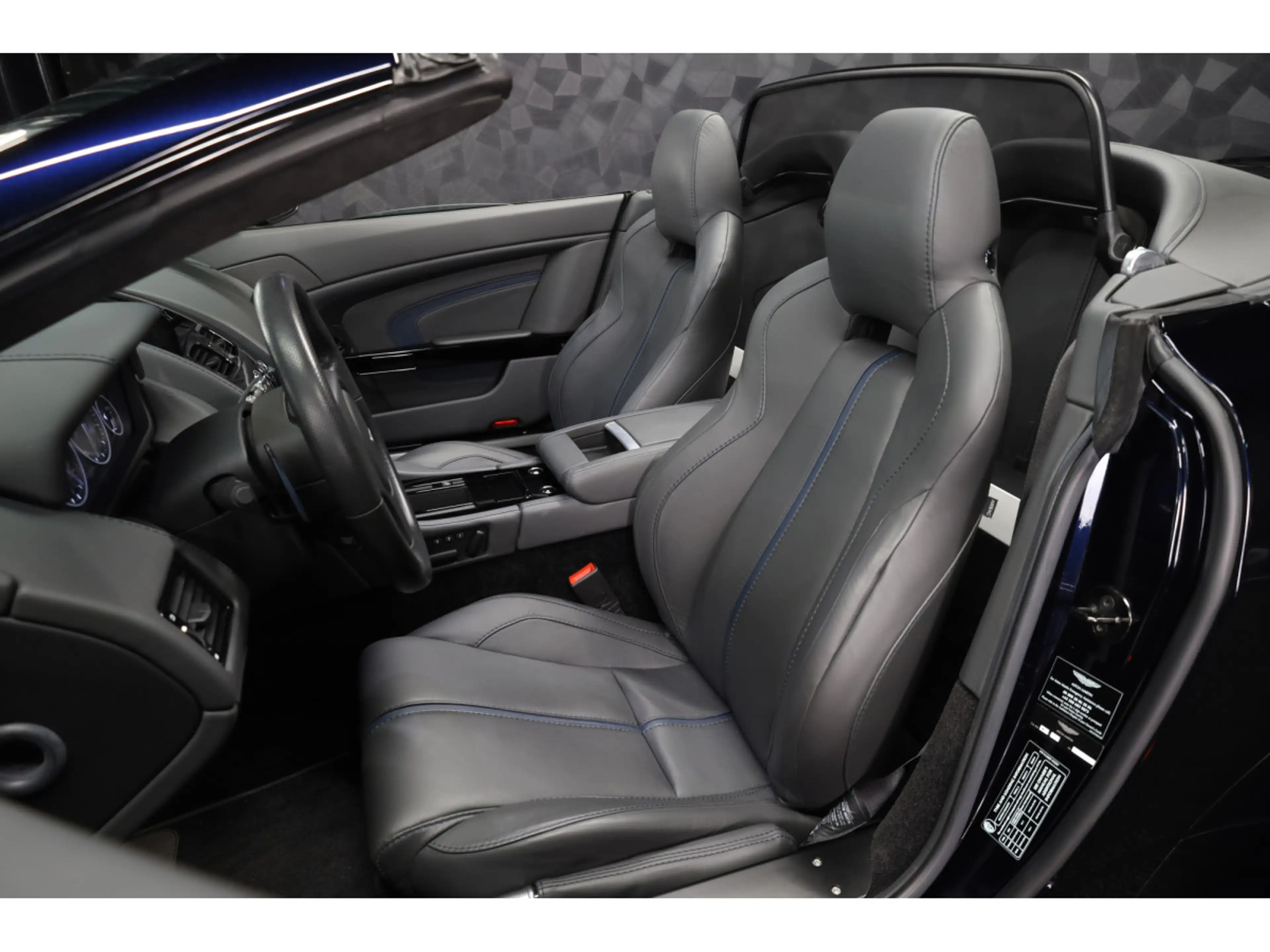 Aston Martin Vantage S V12 ROADSTER - Ultramarine Black — photo 4