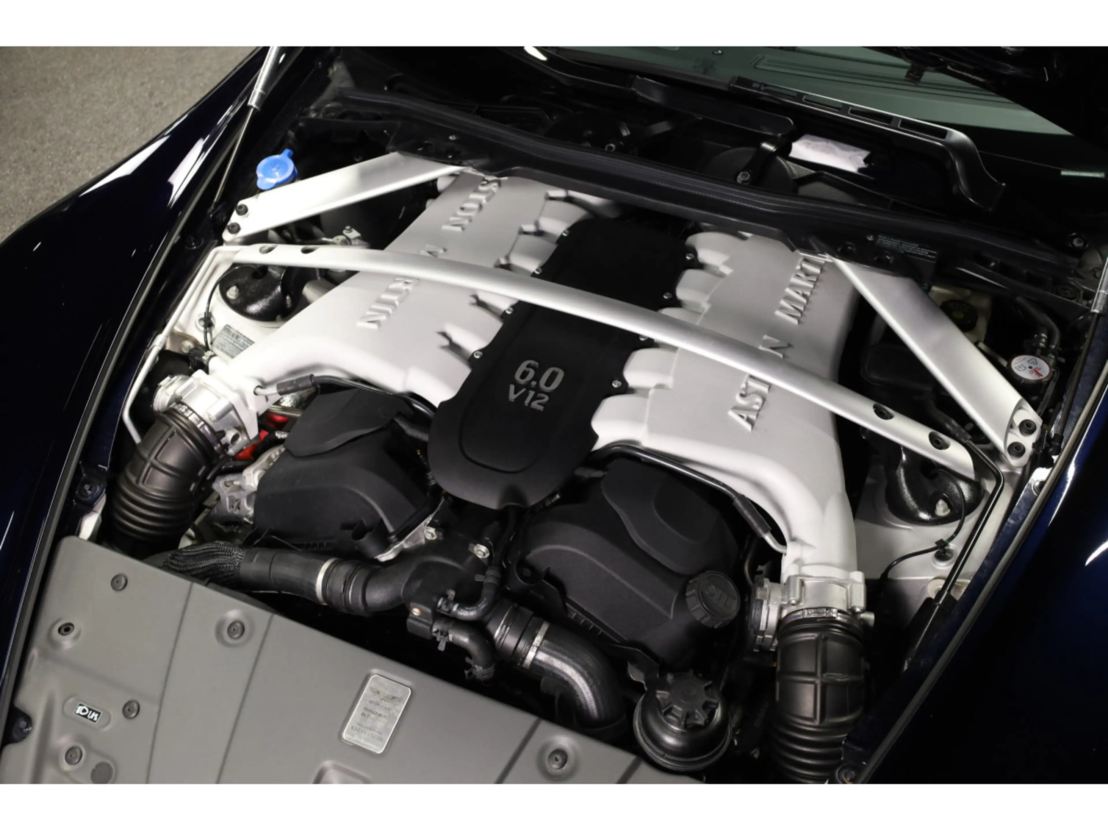 Aston Martin Vantage S V12 ROADSTER - Ultramarine Black — photo 5