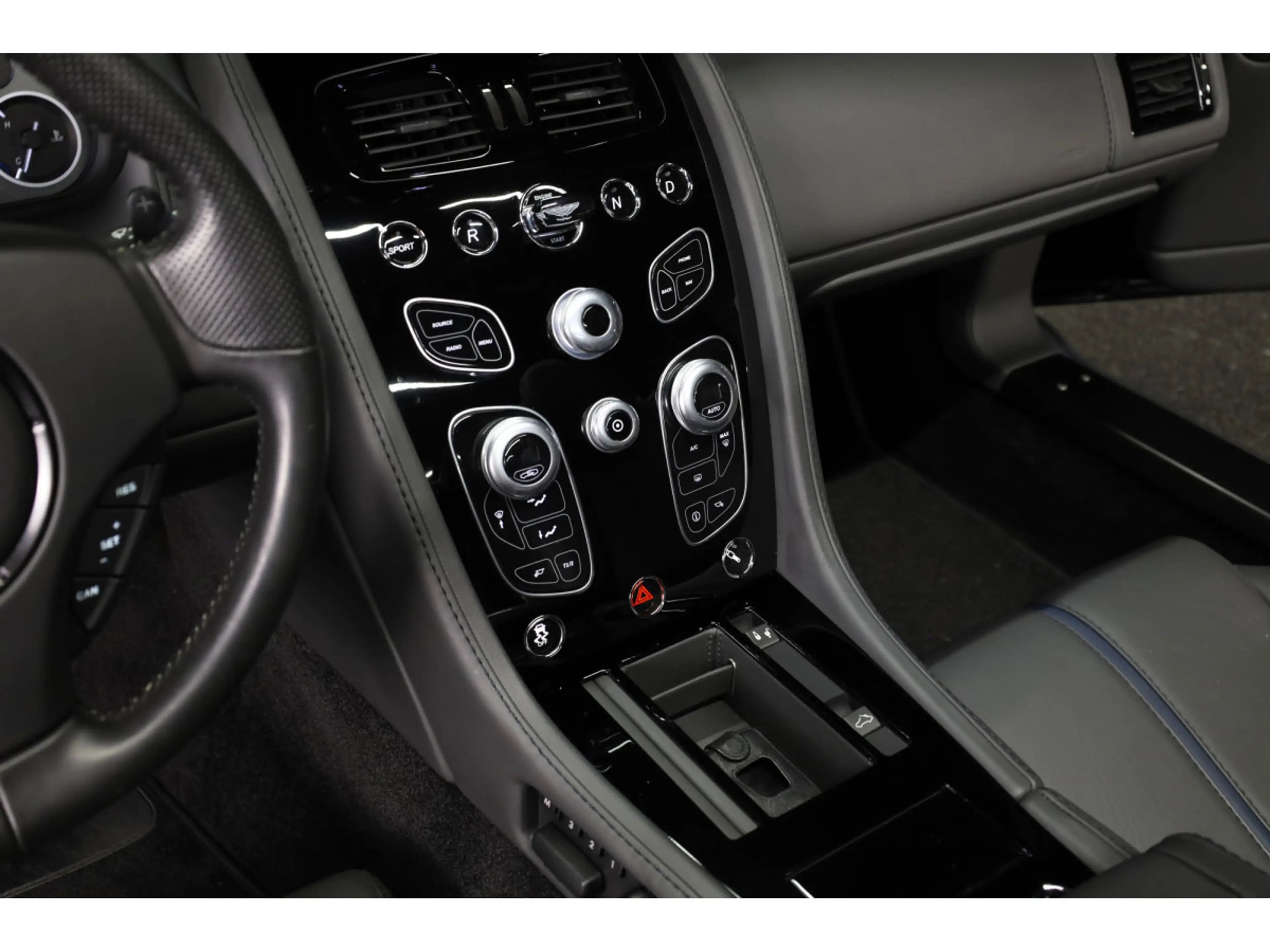 Aston Martin Vantage S V12 ROADSTER - Ultramarine Black — photo 12