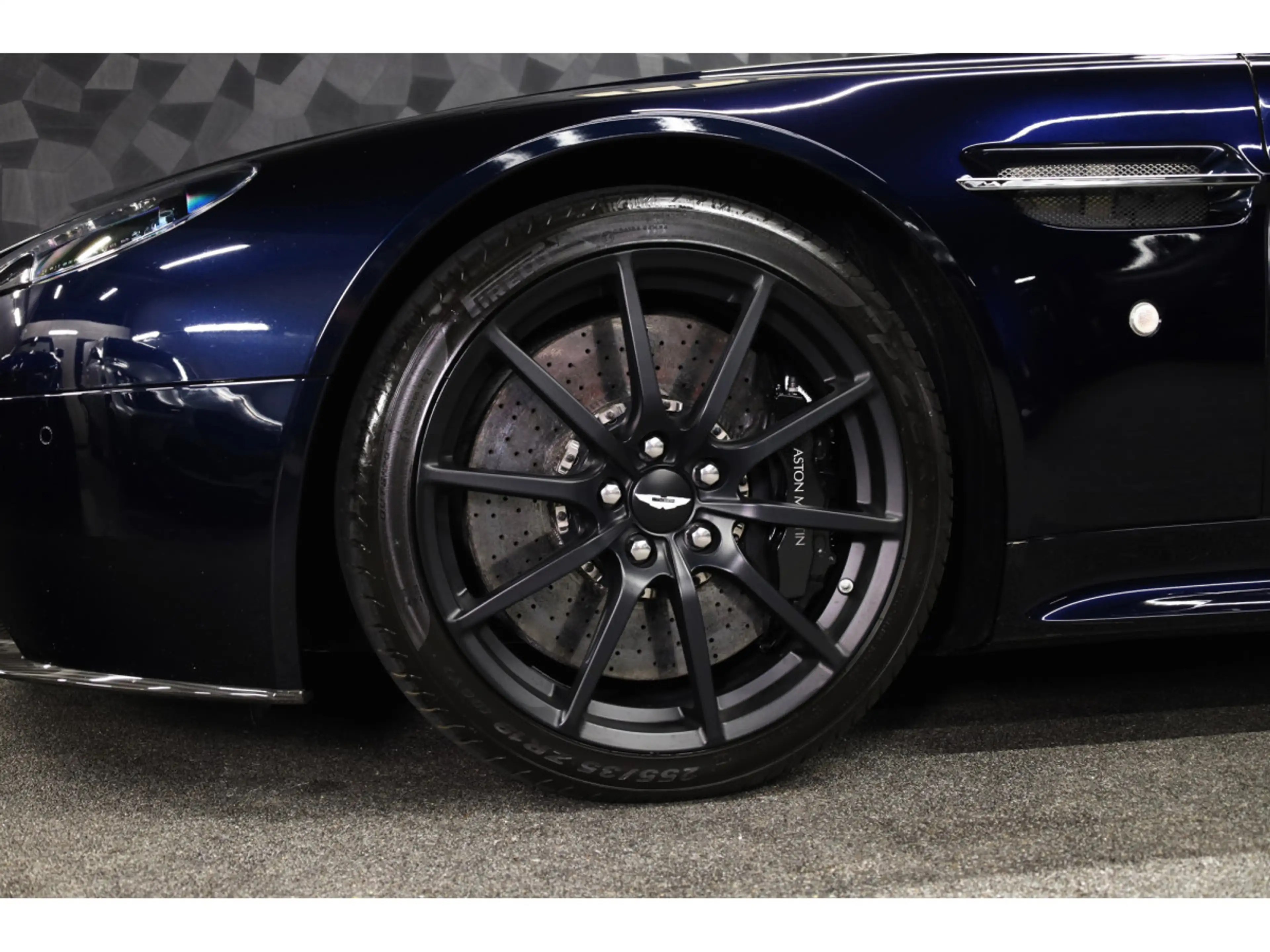 Aston Martin Vantage S V12 ROADSTER - Ultramarine Black — photo 10